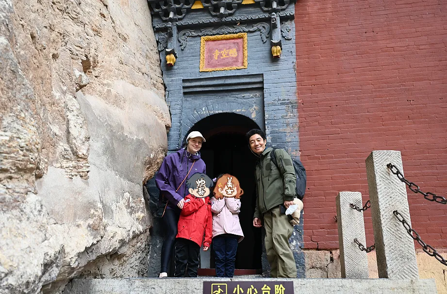 央視主持人撒貝寧一家漫步懸空寺、永安寺，邂逅北岳千年文脈